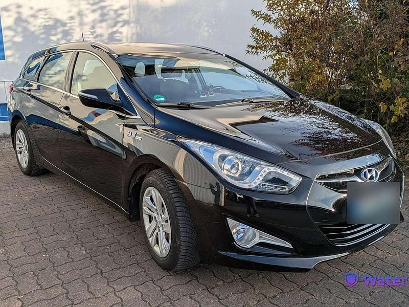 Schwarz Gebraucht 2015 Hyundai i40 Style Kombi | 8.900 € (Superpreis) - Bild 1/4