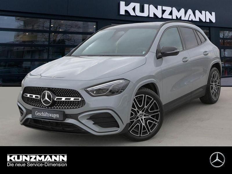 Manufaktur alpingrau uni Gebraucht 2025 Mercedes GLA200 AMG SUV | 43.460 € (Fairer Preis) - Bild 1/4