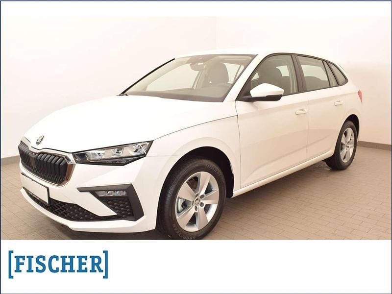 Weiss Gebraucht 2025 Skoda Scala Essence Kleinwagen | 20.870 € (Guter Preis) - Bild 1/4