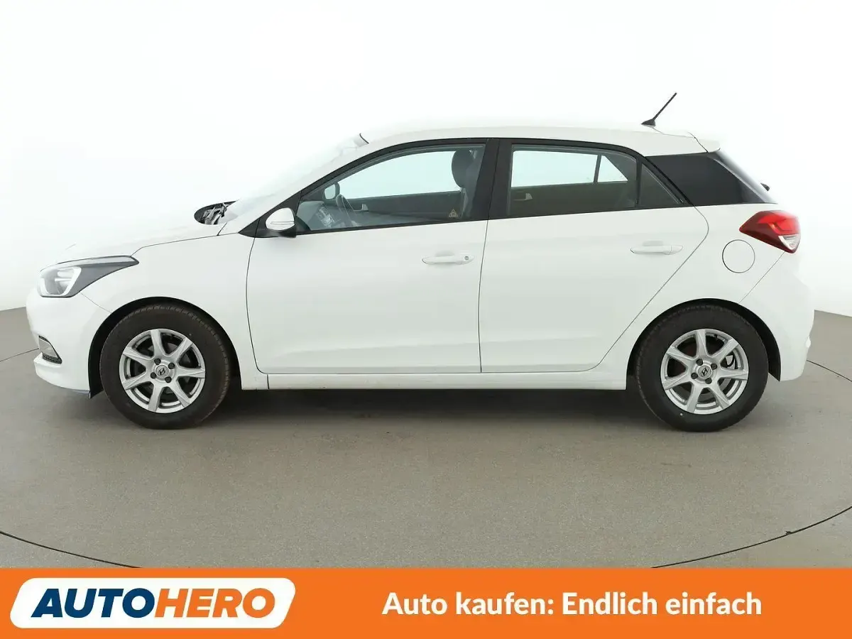Gebraucht Hyundai i20 Classic 75 PS (55 kW) 2017 Weiß Kleinwagen
