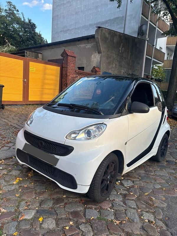 Weiß Gebraucht 2013 Smart ForTwo Coupé Kleinwagen | 4.299 € (Guter Preis) - Bild 1/3