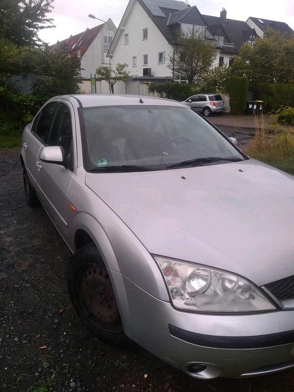 Grau Gebraucht 2001 Ford Mondeo Limousine | 500 € (Guter Preis) - Bild 1/4
