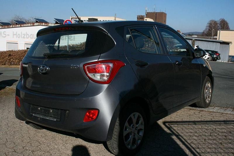 Gebraucht Hyundai i10 67 PS (49 kW) 2016 Grau Kleinwagen