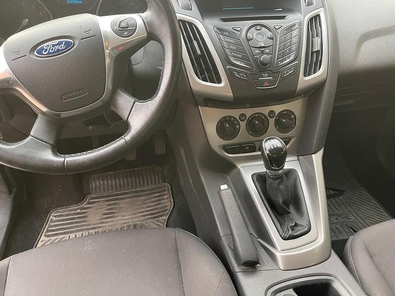 Gebraucht Ford Focus 101 PS (74 kW) 2014 Silber Limousine