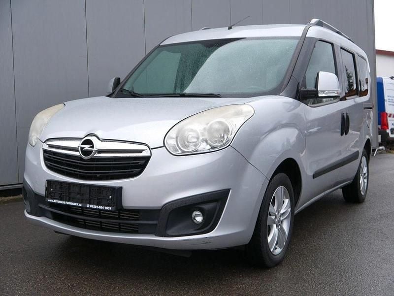 Gebraucht Opel Combo Edition 105 PS (77 kW) 2014 Silber Van / Kleinbus