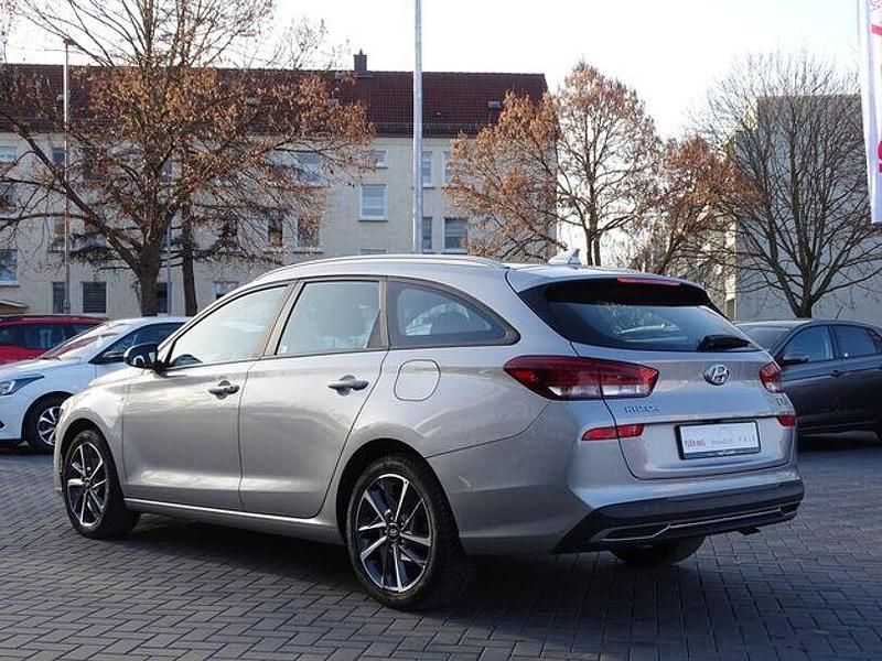Gebraucht Hyundai i30 120 PS (88 kW) 2022 Silber Kombi