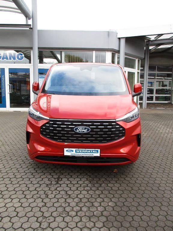 Gebraucht Ford Tourneo Titanium 150 PS (110 kW) 2024 Rot Van / Kleinbus