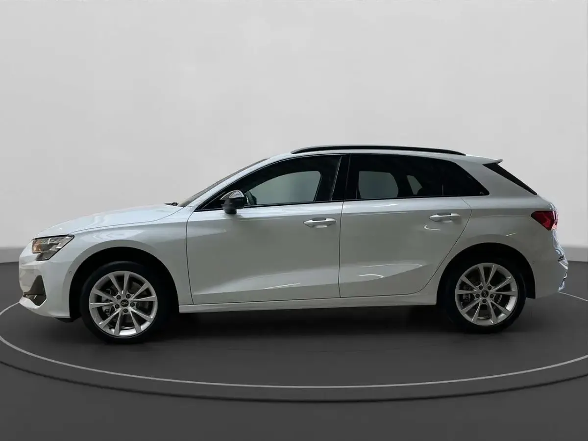 Gebraucht Audi A3 Advanced 204 PS (150 kW) 2026 Gletscherweiss metallic Limousine