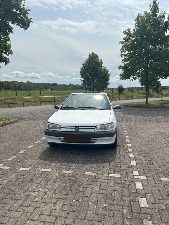 Weiß Gebraucht 1993 Peugeot 306 Limousine | 3.200 € - Bild 1/4