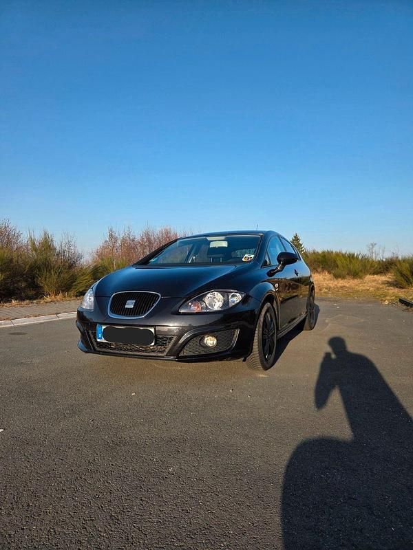 Second-hand Seat Leon Reference 125 CP (91 kW) 2010 Negru Hatchback
