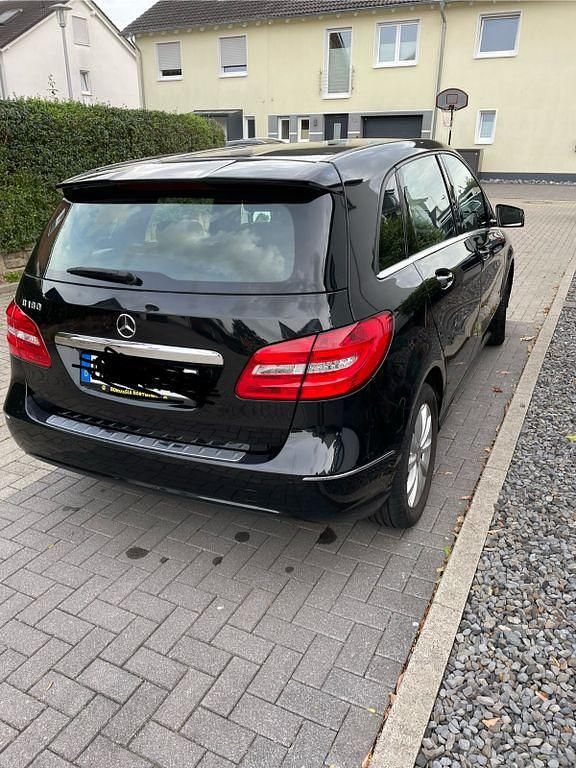 Gebraucht Mercedes B180 Edition 122 PS (89 kW) 2014 Schwarz Van / Kleinbus