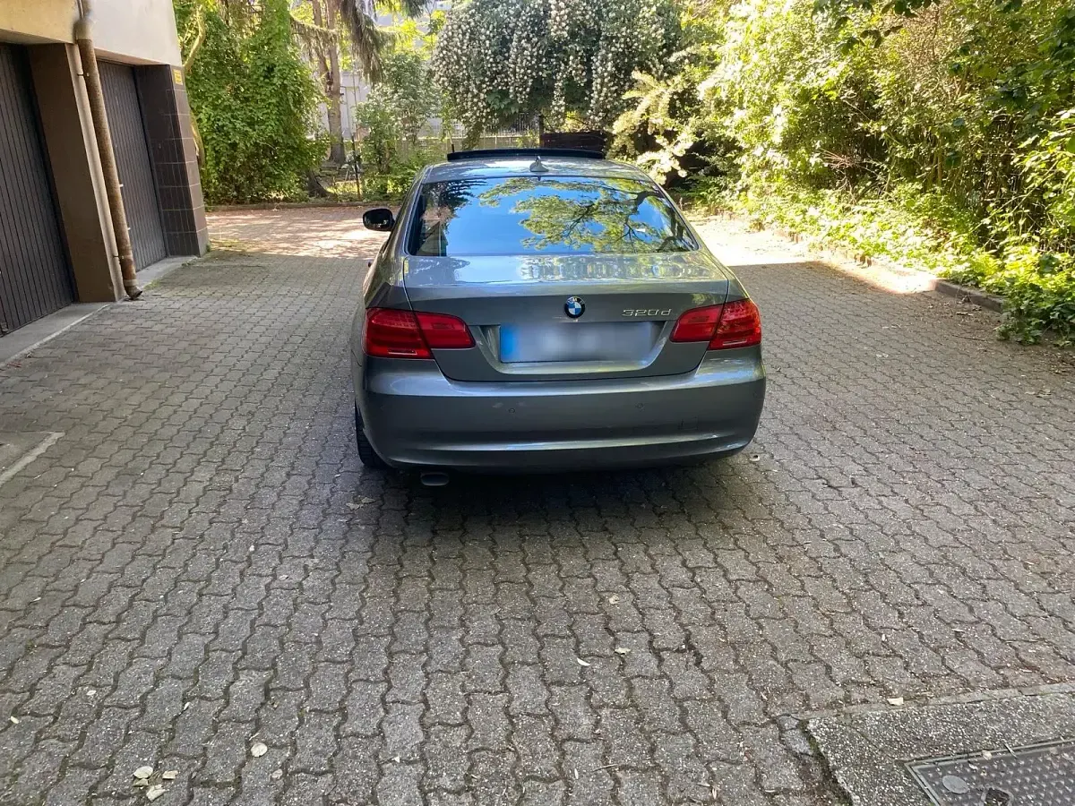 Gebraucht BMW 320 184 PS (135 kW) 2012 Grau Coupé