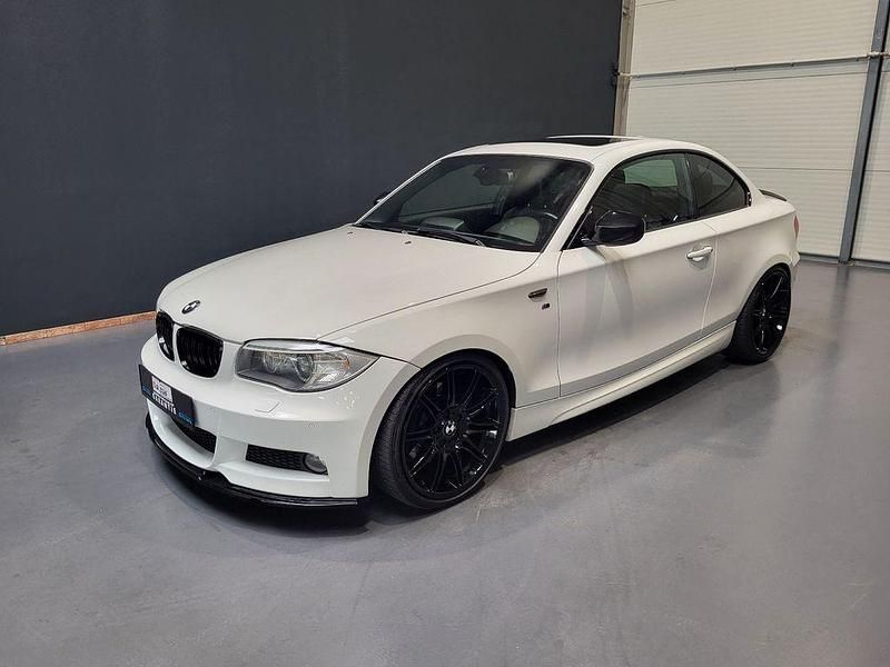 Weiß Gebraucht 2011 BMW 123 M Sport Kleinwagen | 14.950 € - Bild 1/4