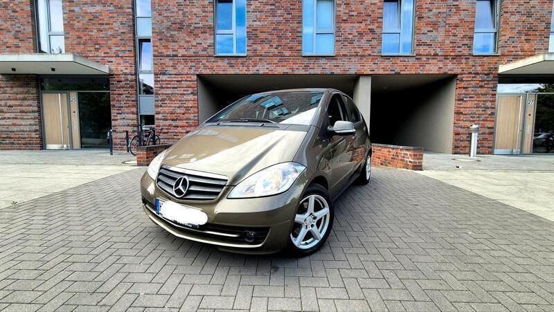 Braun Gebraucht 2009 Mercedes A180 Limousine | 5.800 € - Bild 1/4