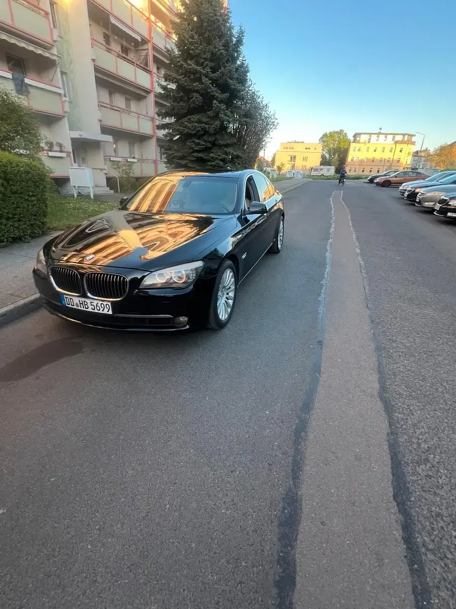 Gebraucht BMW 740 306 PS (225 kW) 2012 Schwarz Limousine