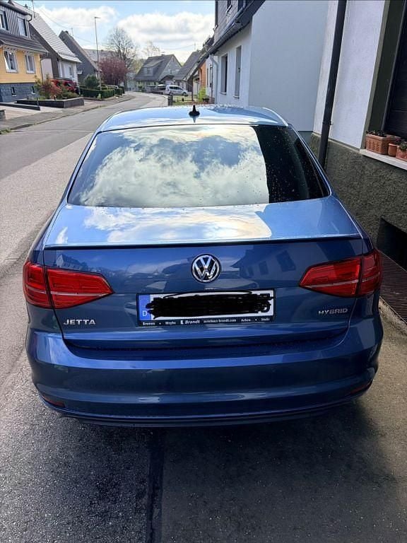 Second-hand VW Jetta 170 CP (125 kW) 2016 Albastru Berlinǎ