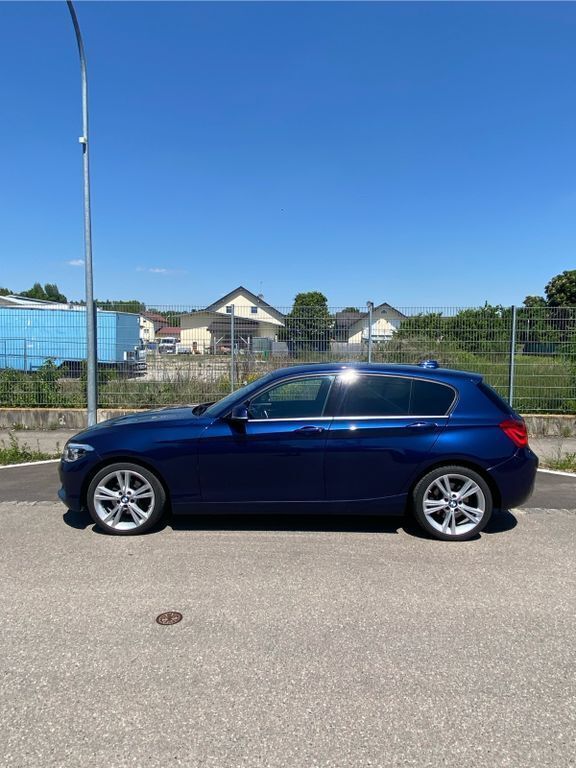 Blau Gebraucht 2018 BMW 120 Urban Line Kleinwagen | 17.600 € (Fairer Preis) - Bild 1/4