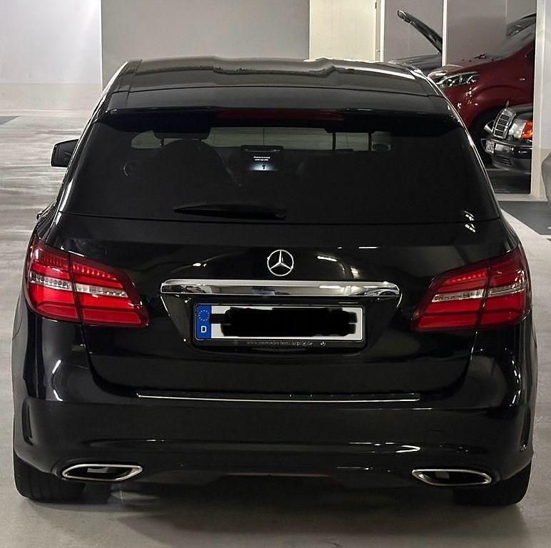 Gebraucht Mercedes B200 AMG line 156 PS (114 kW) 2014 Schwarz Van / Kleinbus