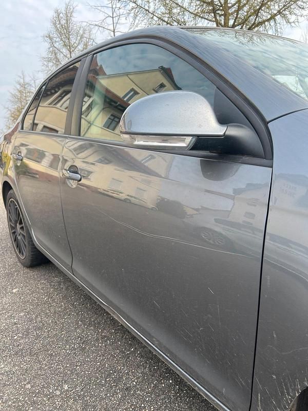 Gebraucht VW Jetta 105 PS (77 kW) 2006 Grau Limousine