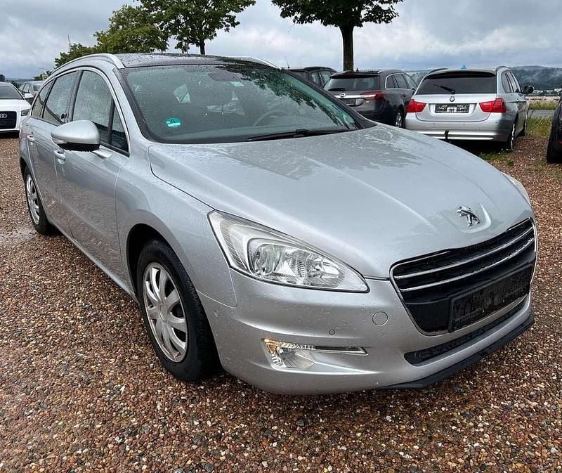 Grau Gebraucht 2011 Peugeot 508 Kombi | 3.950 € (Fairer Preis) - Bild 1/4
