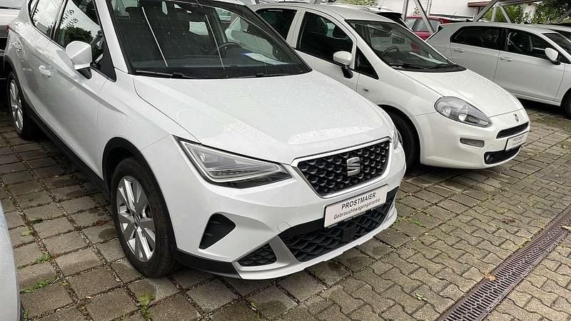 Weiß Gebraucht 2022 Seat Arona Xperience SUV | 19.400 € (Fairer Preis) - Bild 1/4
