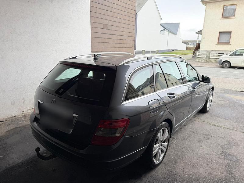 Gebraucht Mercedes C200 136 PS (100 kW) 2009 Grau Kombi