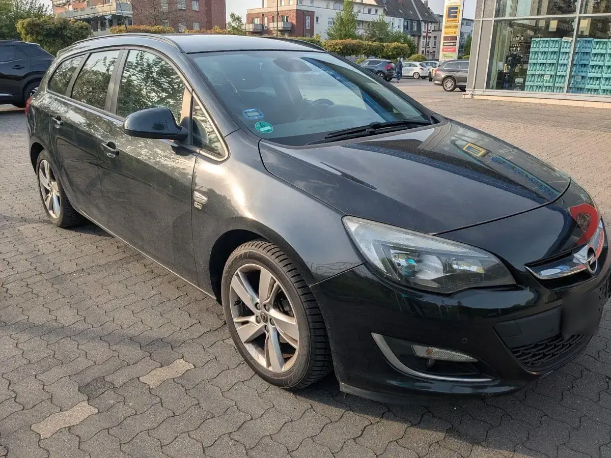 Gebraucht Opel Astra 140 PS (102 kW) 2012 Schwarz Kombi