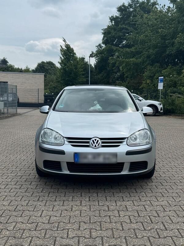 Grau Gebraucht 2005 VW Golf V Kleinwagen | 4.900 € - Bild 1/4