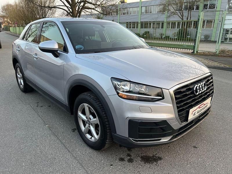 Gebraucht Audi Q2 Basis 116 PS (85 kW) 2018 Silber SUV