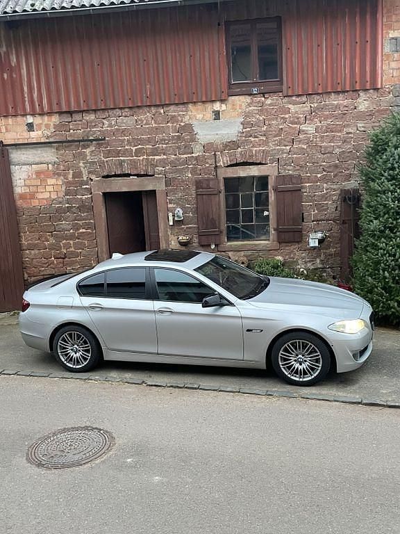Grau Gebraucht 2013 BMW 525 Comfort Edition Limousine | 12.500 € (Fairer Preis) - Bild 1/4