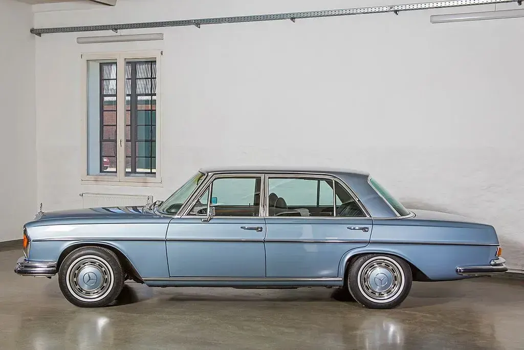 Gebraucht Mercedes 300 Classic 250 PS (183 kW) 1970 Db 906 graublaumetallic Limousine