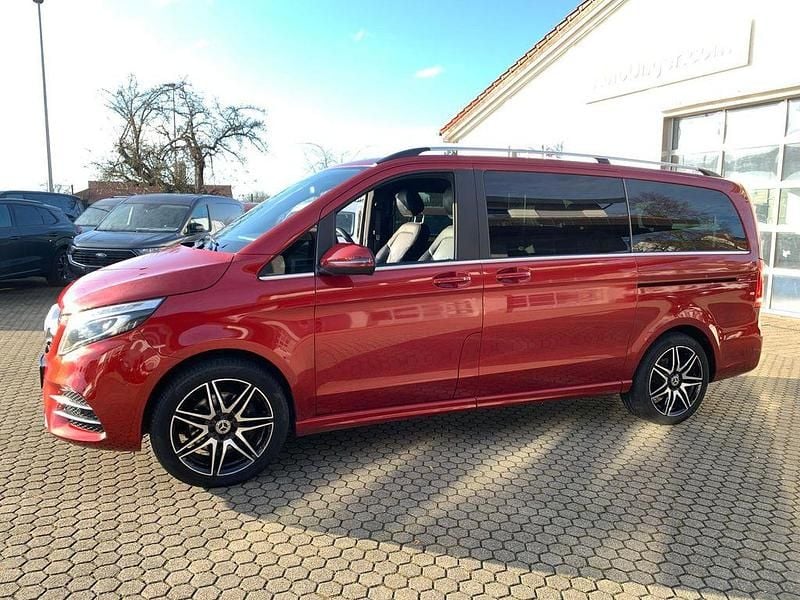 Rot Gebraucht 2020 Mercedes V300 Avantgarde Edition Van / Kleinbus | 47.495 € (Superpreis) - Bild 1/4