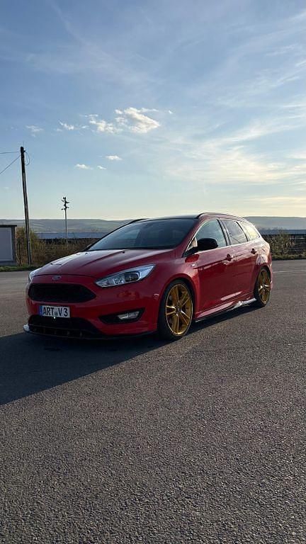 Gebraucht Ford Focus ST-Line 190 PS (139 kW) 2016 Rot Kombi