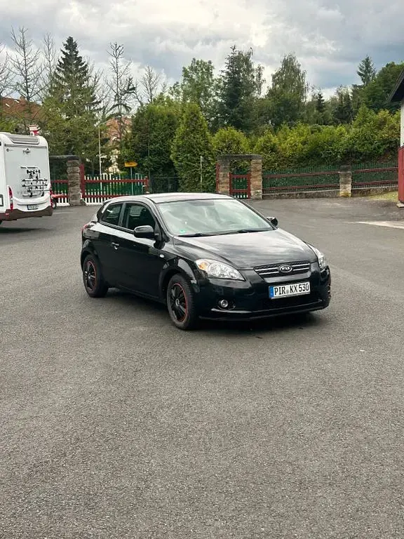 Gebraucht Kia ProCeed Spirit 126 PS (92 kW) 2011 Schwarz Kleinwagen