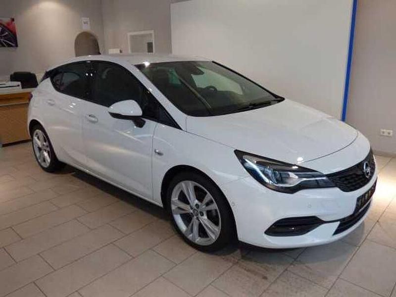 Weiß Gebraucht 2021 Opel Astra Ultimate Limousine | 17.500 € (Etwas zu teuer) - Bild 1/4