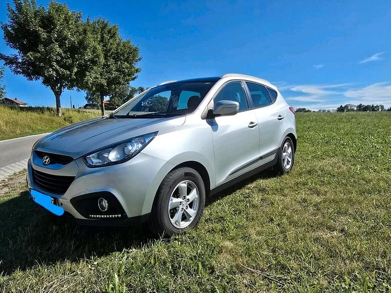 Silber Gebraucht 2011 Hyundai ix35 SUV | 9.499 € (Fairer Preis) - Bild 1/4