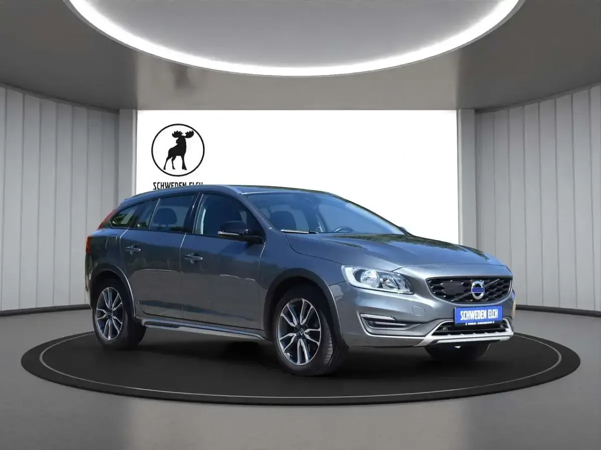 Gebraucht Volvo V60 CC Summum 150 PS (110 kW) 2016 Grau Kombi
