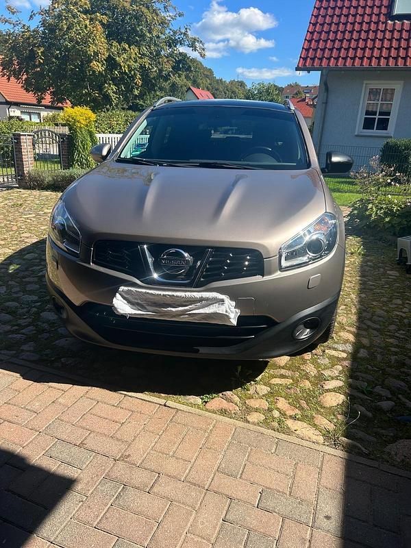 Braun Gebraucht 2012 Nissan Qashqai Tekna SUV | 7.500 € (Fairer Preis) - Bild 1/4