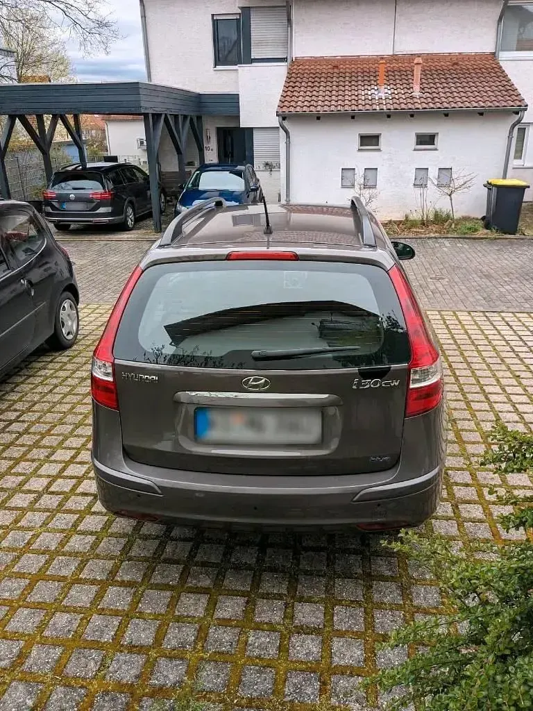 Gebraucht Hyundai i30 Comfort 116 PS (85 kW) 2012 Braun Kombi