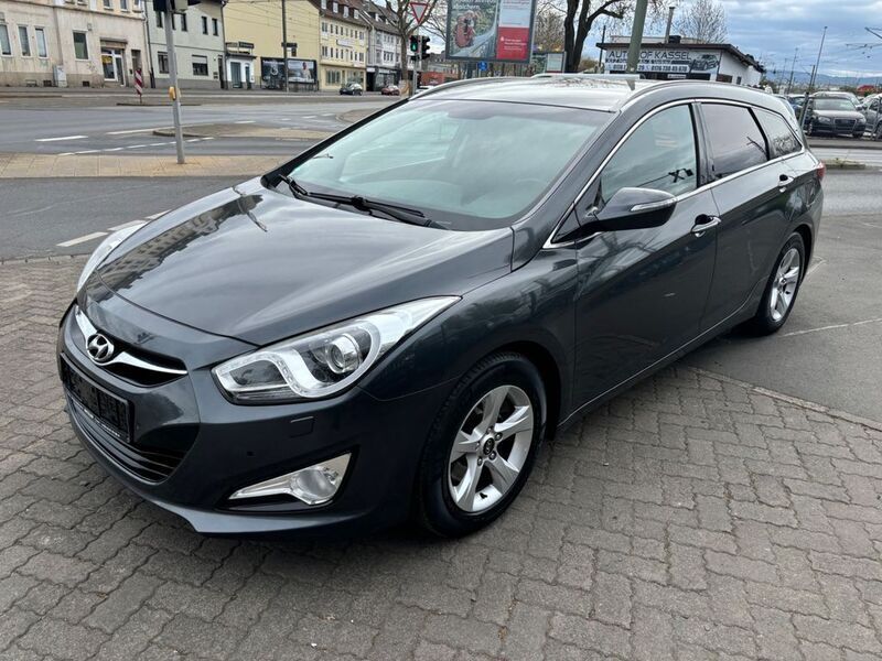 Grau Gebraucht 2014 Hyundai i40 Edition Kombi | 6.900 € (Fairer Preis) - Bild 1/4