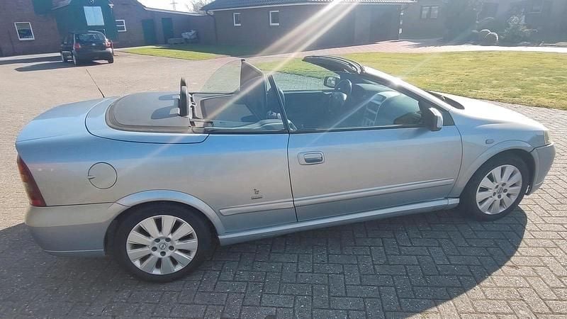 Gebraucht Opel Astra Cabriolet 147 PS (108 kW) 2002 Silber Cabrio
