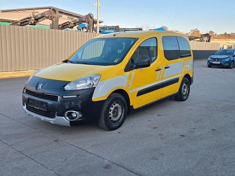 Gebraucht Peugeot Partner Tepee Outdoor 92 PS (67 kW) 2013 Gelb Van / Kleinbus