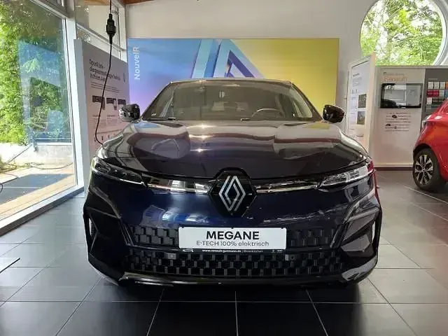 Używany Renault Megane E-Tech Iconic 161 kW (220 KM) 2024 Niebieski Sedan/Limuzyna