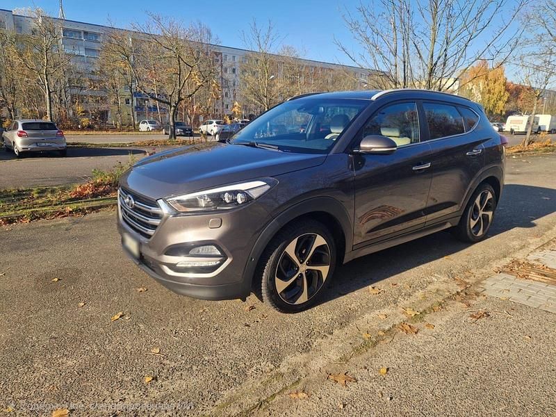 Gebraucht Hyundai Tucson Premium 141 PS (103 kW) 2016 Braun SUV