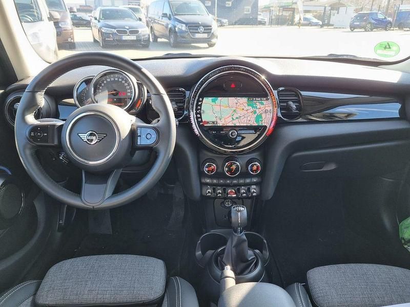 Gebraucht Mini ONE Classic 177 PS (130 kW) 2021 Blau Kleinwagen