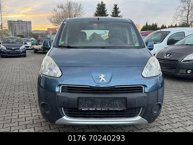Gebraucht Peugeot Partner Tepee Active 92 PS (67 kW) 2013 Blau Van / Kleinbus