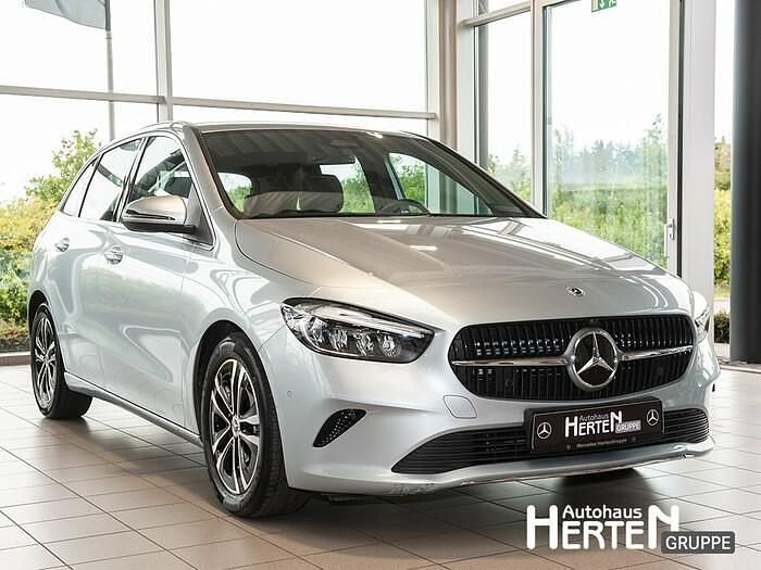 Gebraucht Mercedes B200 Progressive 163 PS (119 kW) 2024 Lack hightechsilber Van / Kleinbus