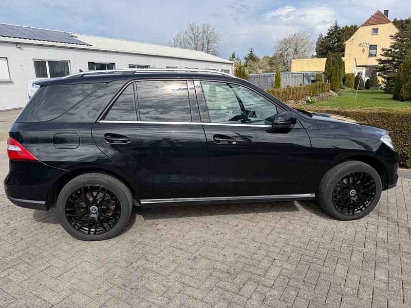 Gebraucht Mercedes ML350 258 PS (189 kW) 2012 Schwarz SUV