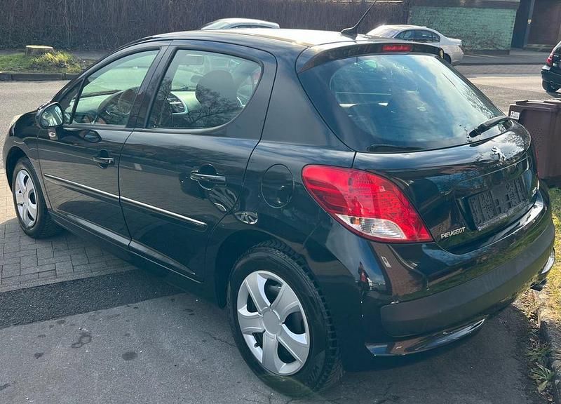 Gebraucht Peugeot 207 Premium 120 PS (88 kW) 2010 Schwarz Limousine