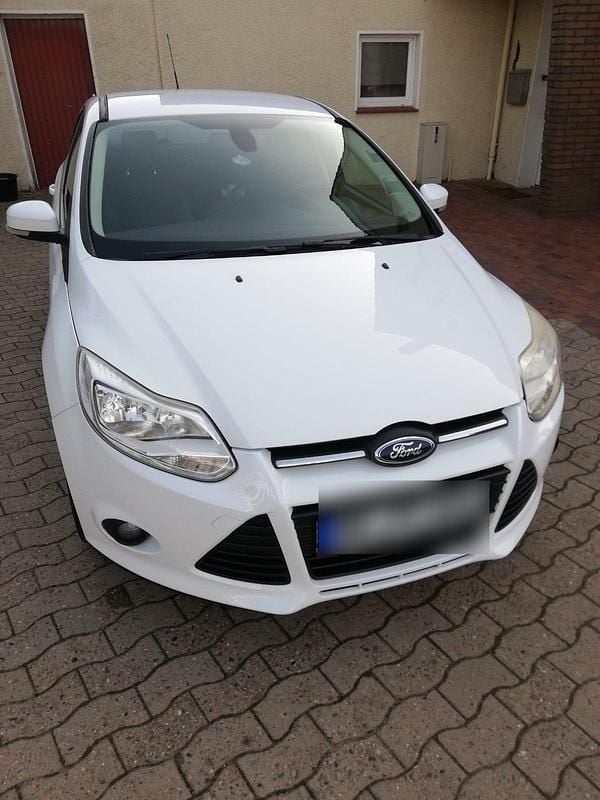 Gebraucht Ford Focus 101 PS (74 kW) 2012 Weiß Limousine